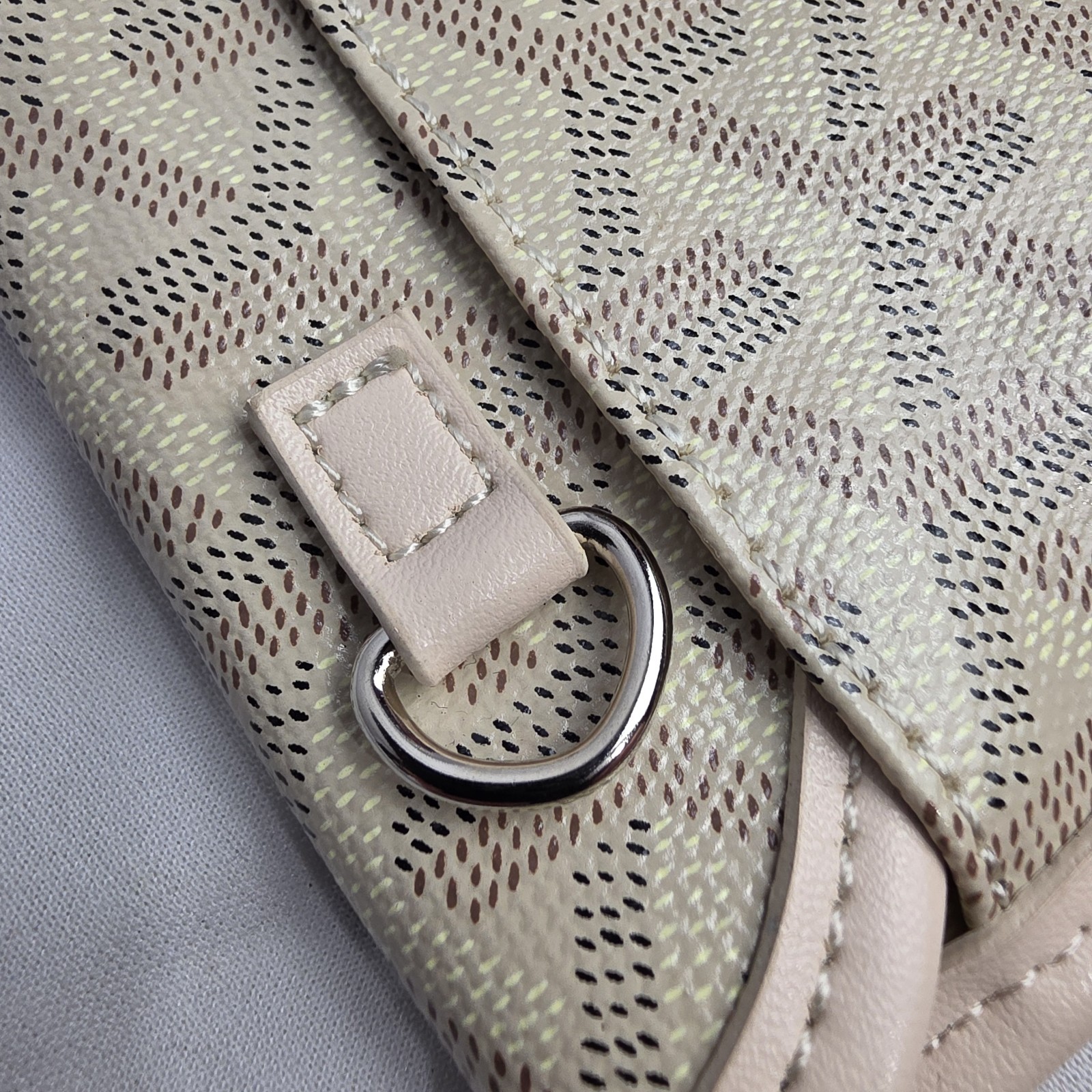 Goyard Goyardine Herringbone PVC Leather Pouch Bag Wallet 7.75″ Pre-Owned