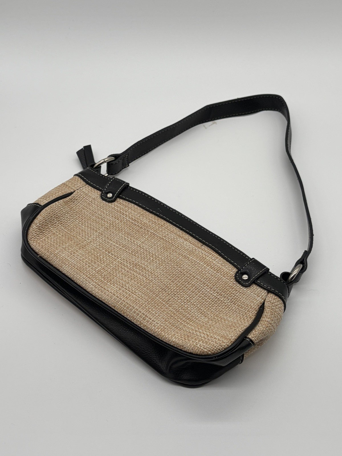 Women’s Woven Straw Shoulder Bag Black Trim Baguette Purse Zip Top Tan
