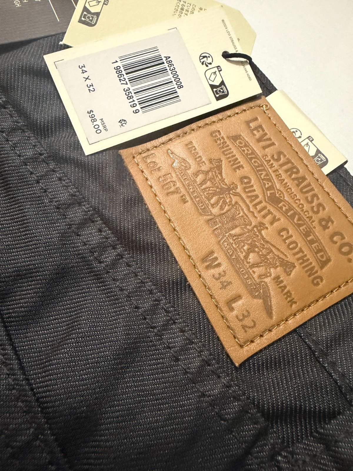 Levi’s Premium 567 Relaxed Flare Coated Men’s Jeans Inseam 32 – Retail $98