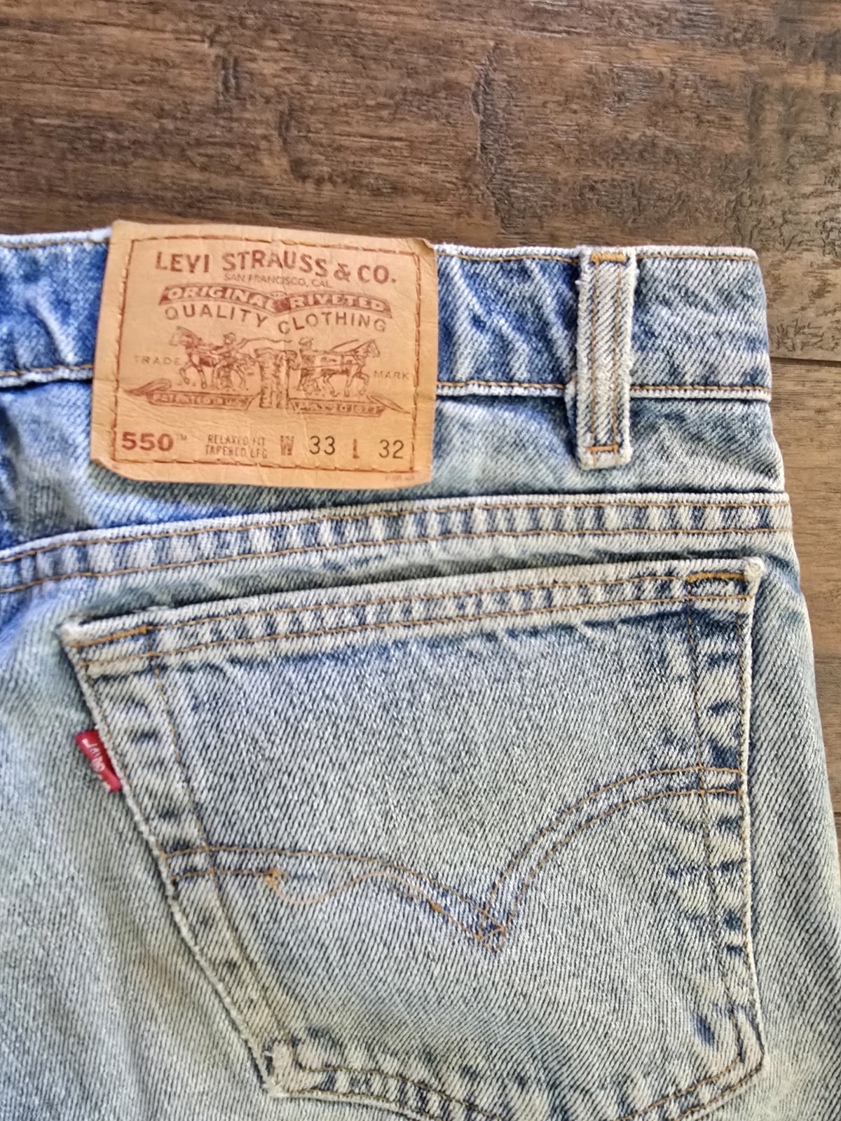 VTG Levi’s 550 Jeans 33×32 Relaxed Fit Tapered Leg Light Wash USA Red Tab 90s