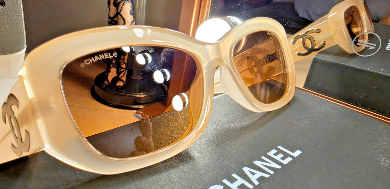 Authentic CHANEL Cream Beige Rectangular Sunglasses Bold CC Logo Full Set