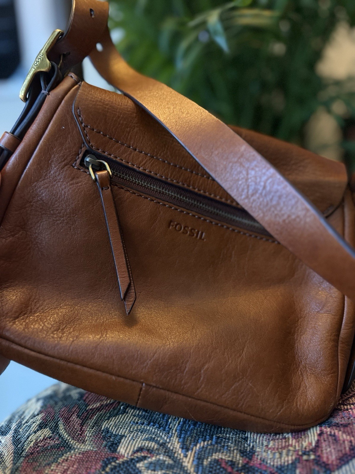 Fossil Brown Crossbody Bag Zip Pocket Zip Closure Gold Tone Adjustable Strap