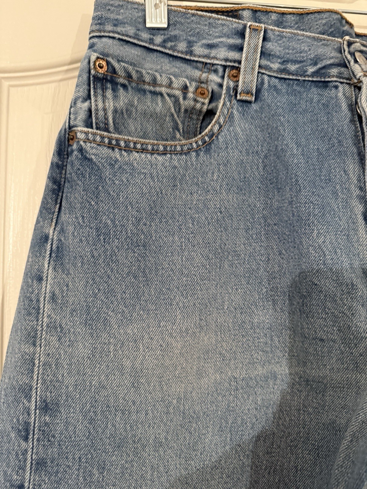 Vintage 1999 Levi’s Men’s Blue Denim Jeans Straight Fit Button Fly size 33X34