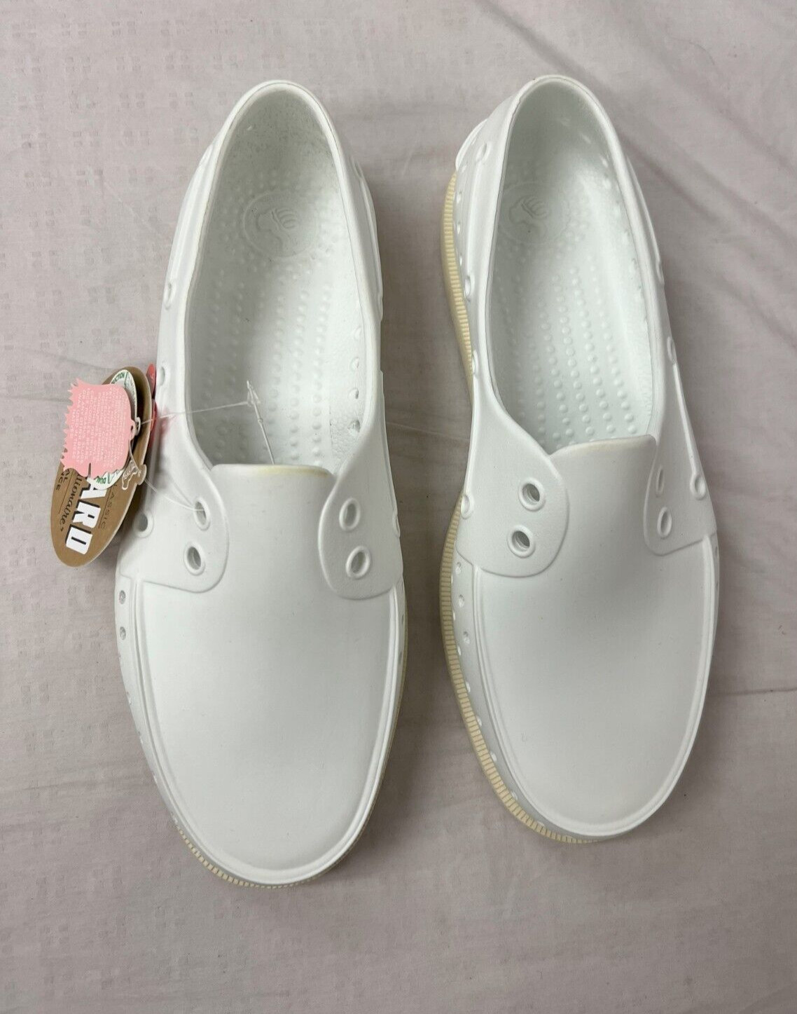 Native Adults Howard Slip On Sneaker/Water Shoe Shell White M6/W8 New *DISPLAY*