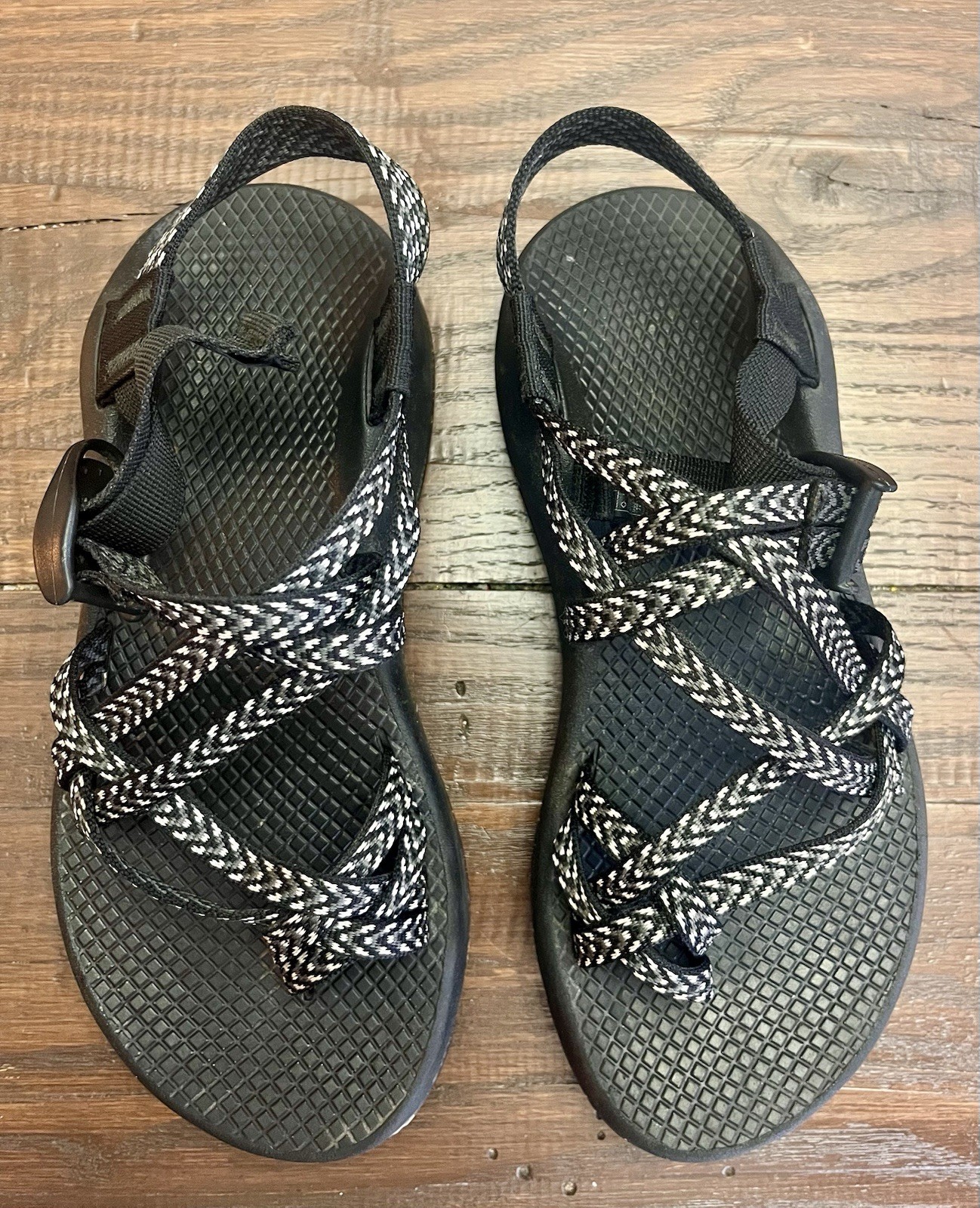 Chaco ZX/3 Classic Sandals Strappy Toe Loop Black/White Women’s size 7