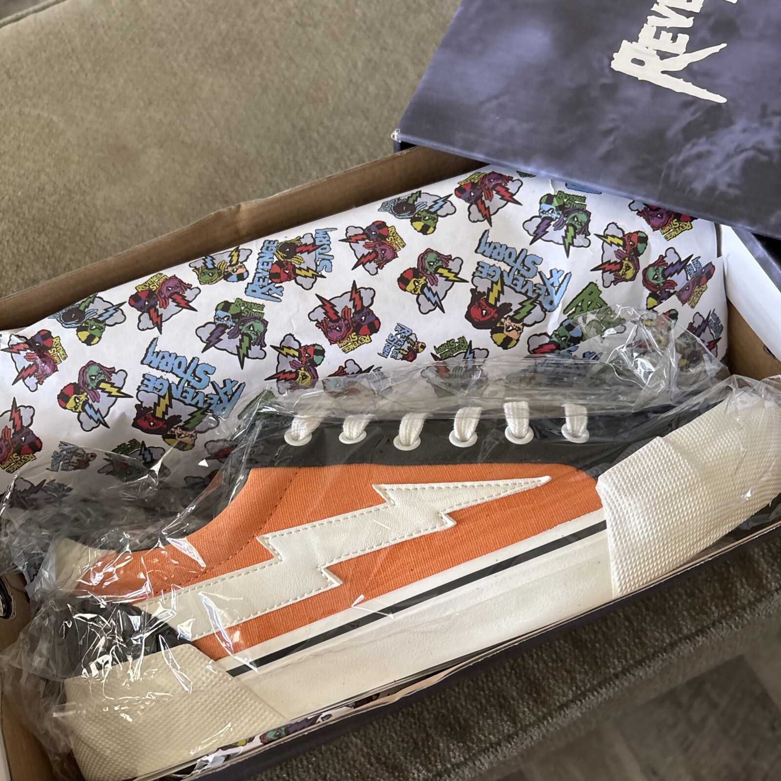 revenge x storm size Men 9 Orange And Black Low Top Women Size 10.5