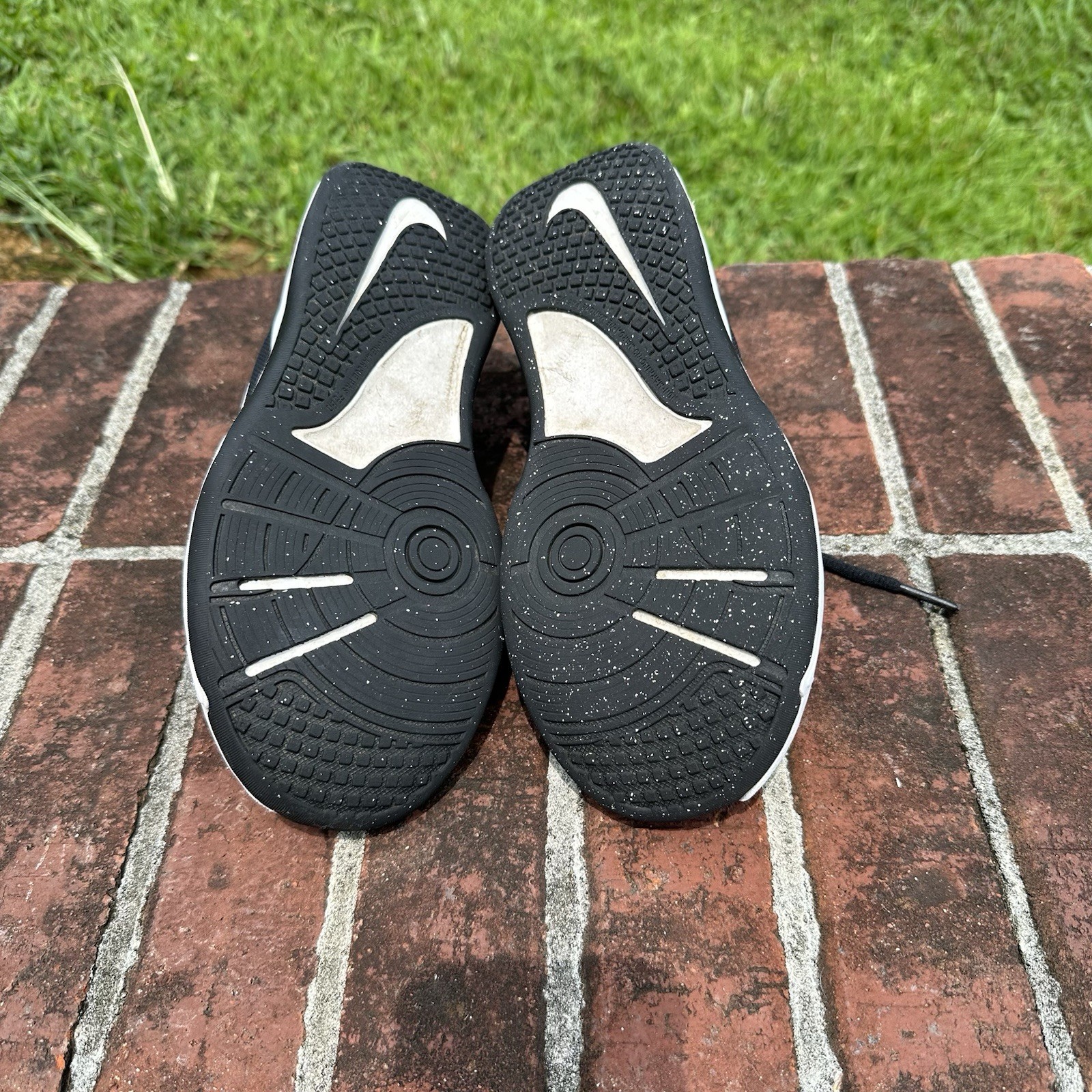 Nike DM9027-002 Unisex Kids Athletic Sneaker Black/White Lace Up Sz 4Y