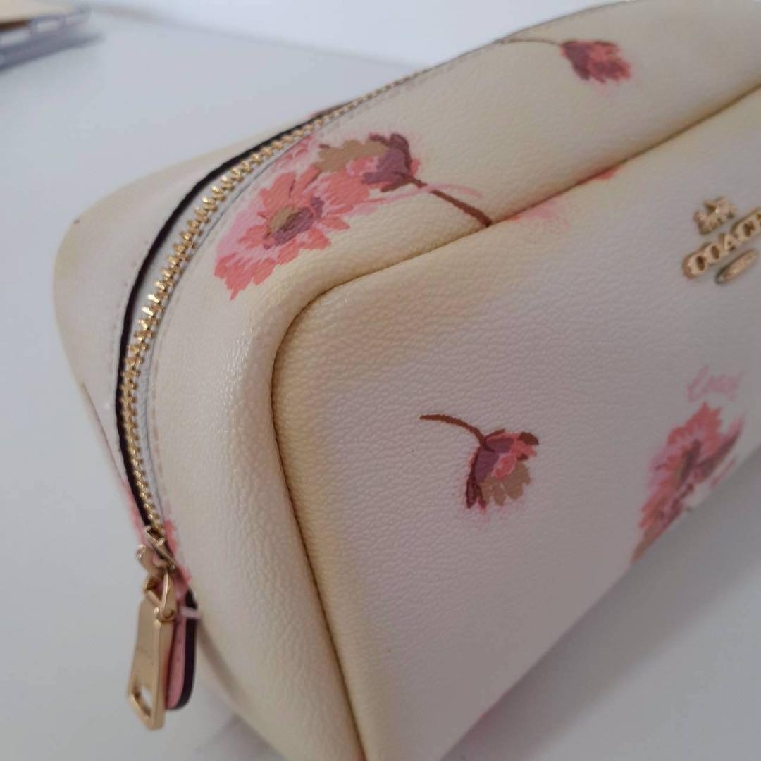 Excellent Condition COACH Pouch White Floral Cute