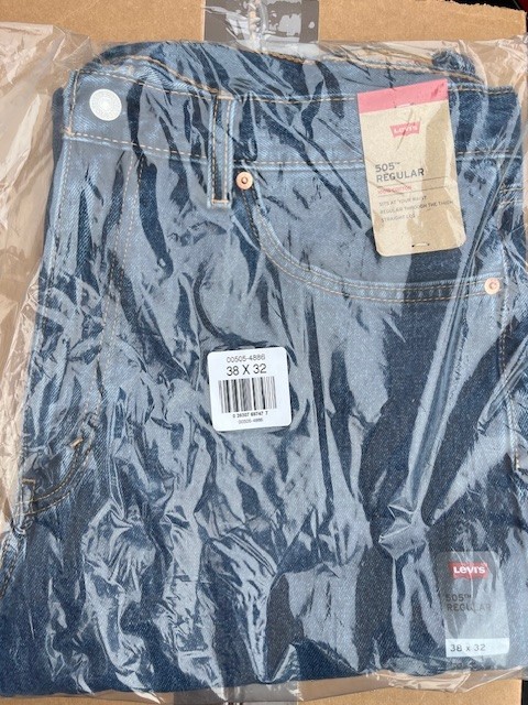 Levi’s Men’s 505 Dark Stonewash Regular Fit Straight Leg Jeans 38W 32L. NEW!!!