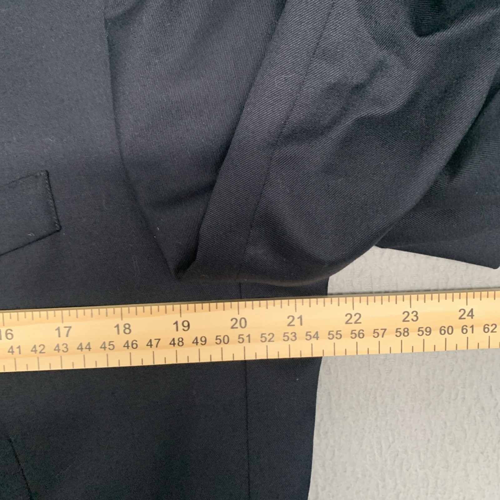 Brooks Brothers 346 Men’s Navy Blazer 100% Wool Bemberg Lining 43R 2 Gold Button