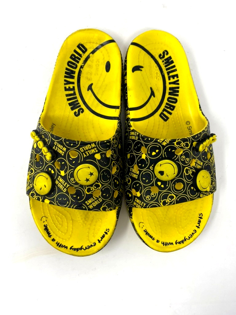Crocs x SmileyWorld Classic Slide Sandals Yellow Smiley Face – Unisex W9 M7 – Pr