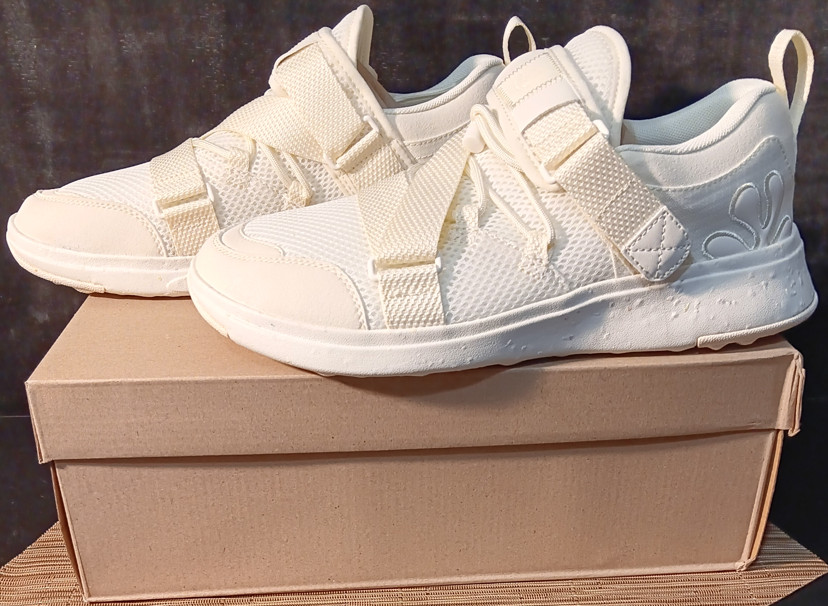 🍃 $140 Retail Super Comfy Men’s Walking Shoes Size 9 WITH BOX 🍂