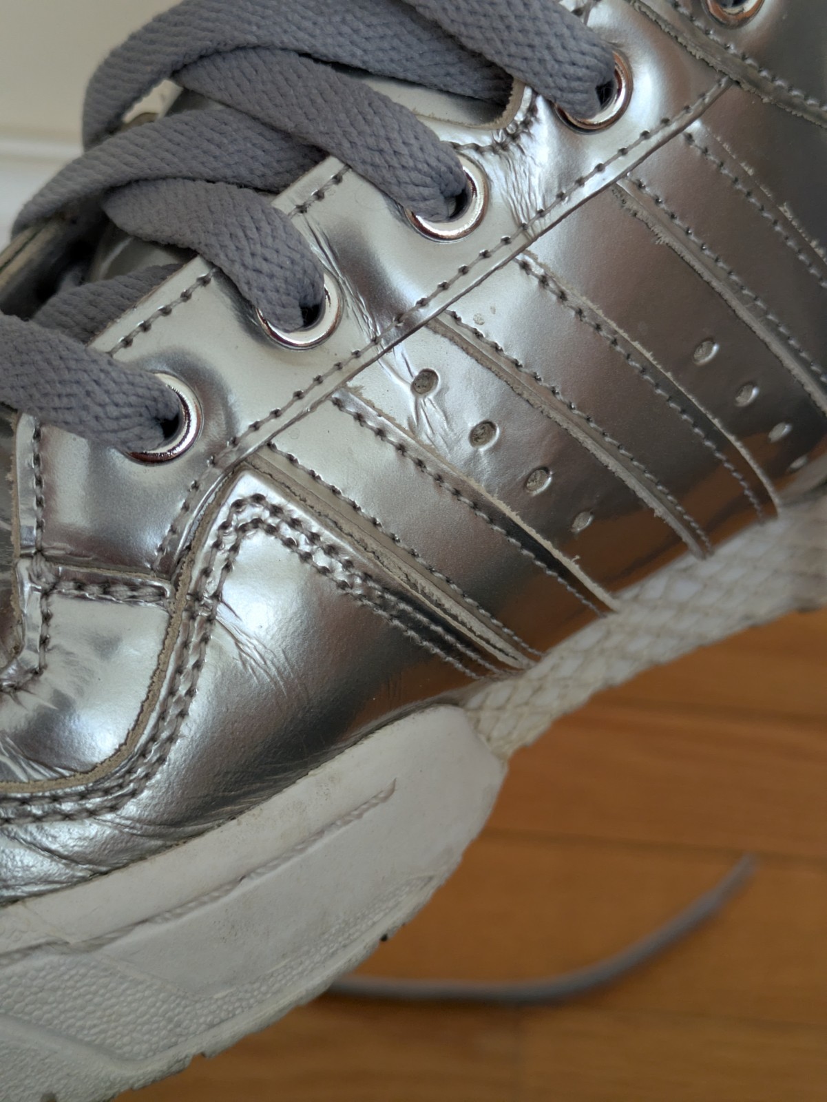 Adidas Jeremy Scott ” Missing Wings” Metallic Silver S77798 Size 8.5 US Sneakers