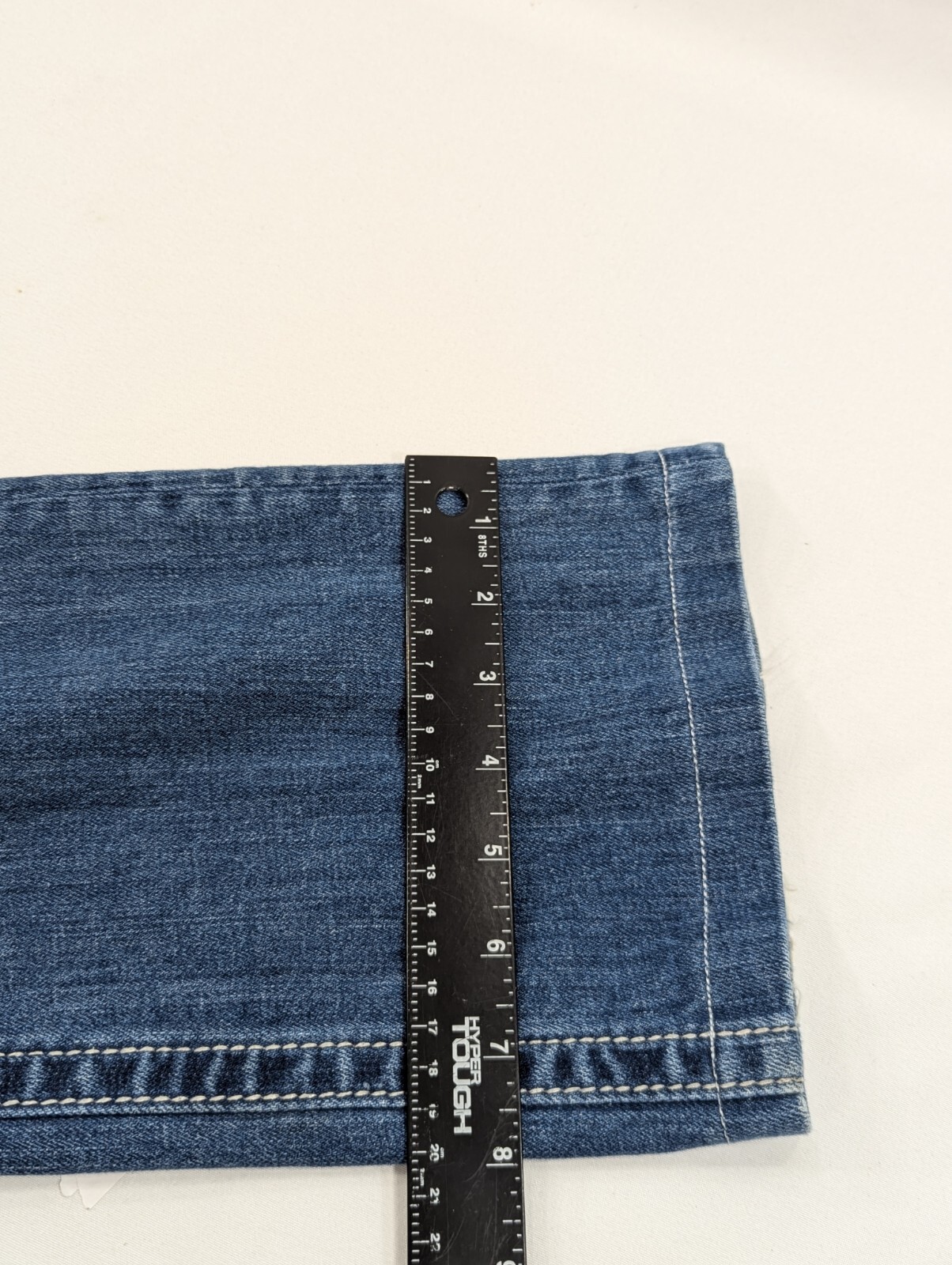 Miss Me Mid Rise Easy Boot Embroidered Jeans in Women’s Size 30×33 (28 Tag)