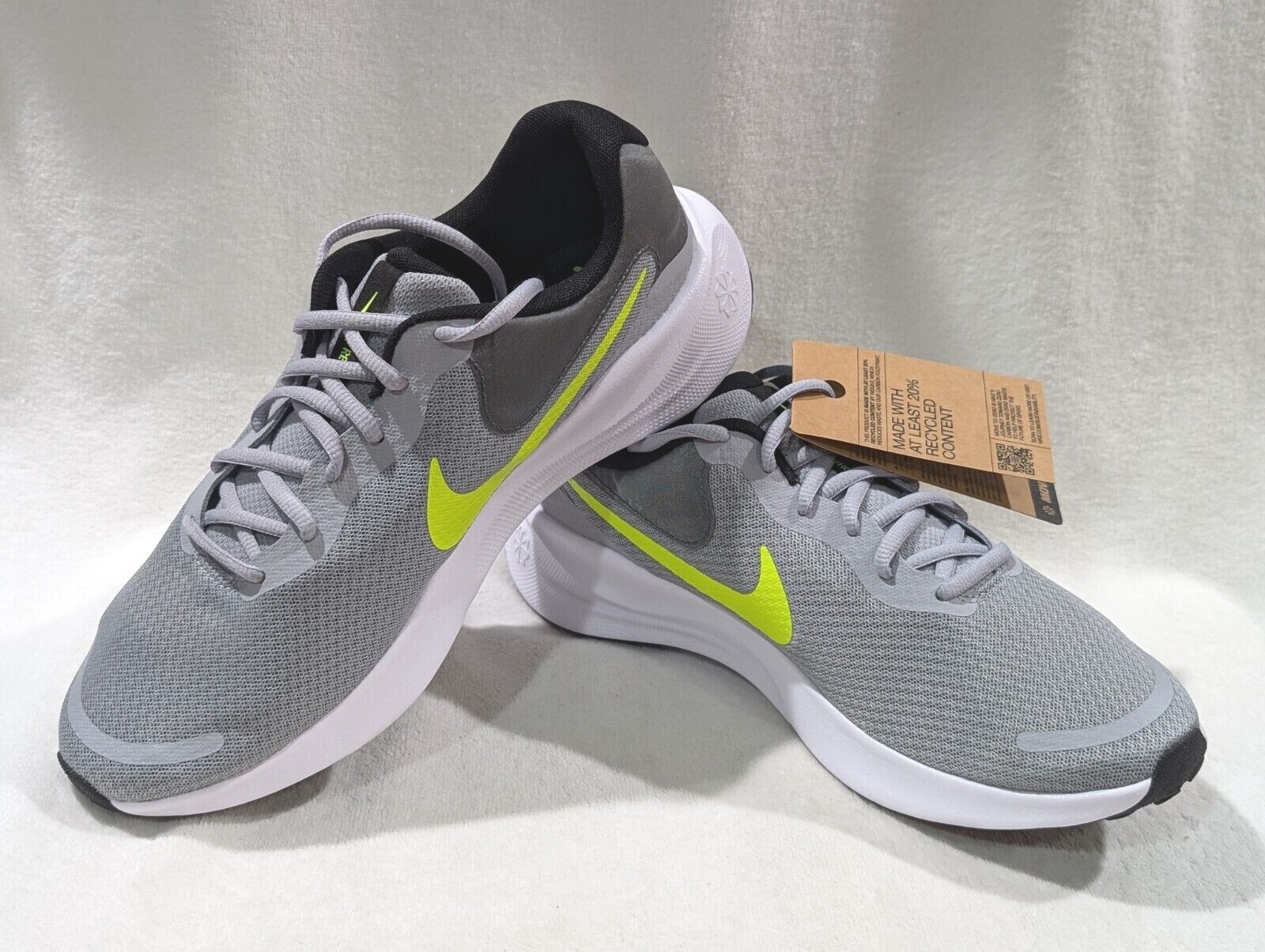 Nike Revolution 7 Wolf Grey/Volt Men’s Running Shoes – Asst Sizes NWB FB2207-002