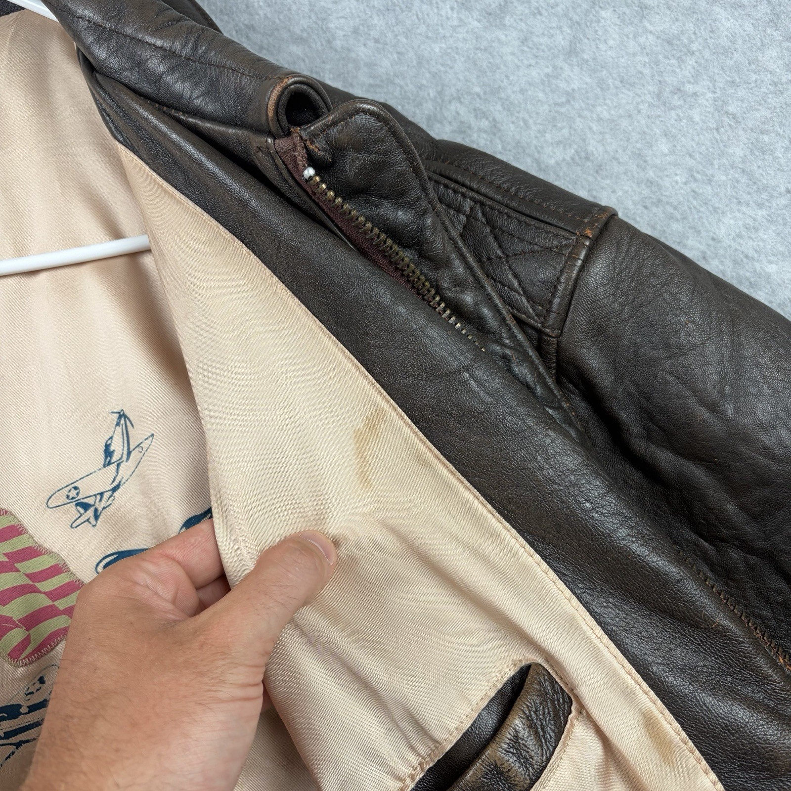 Vintage Avirex A2 Jacket Mens Large Brown Leather Flight Bomber USAF Pinup Flag