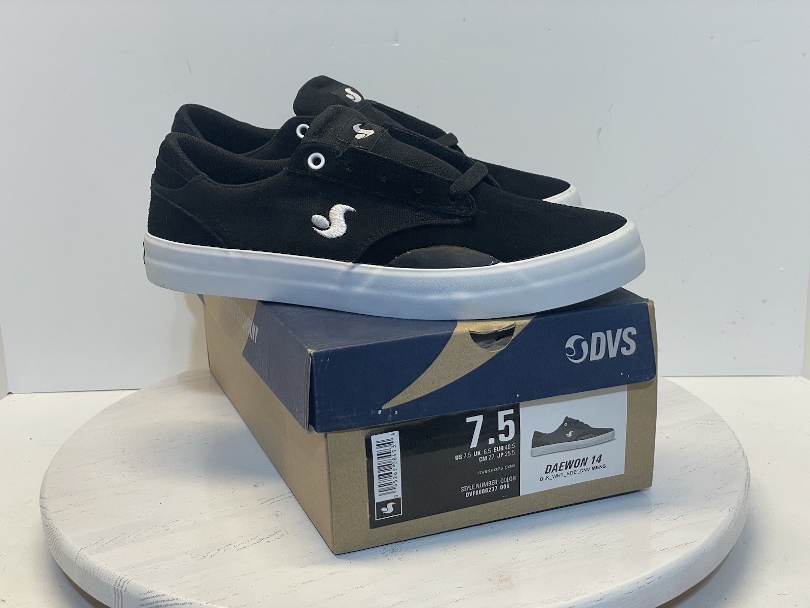 New! DVS DAEWON 14 Skate Shoes Black White Suede Woman’s Sz US 9.5 Or Men’s 7.5!