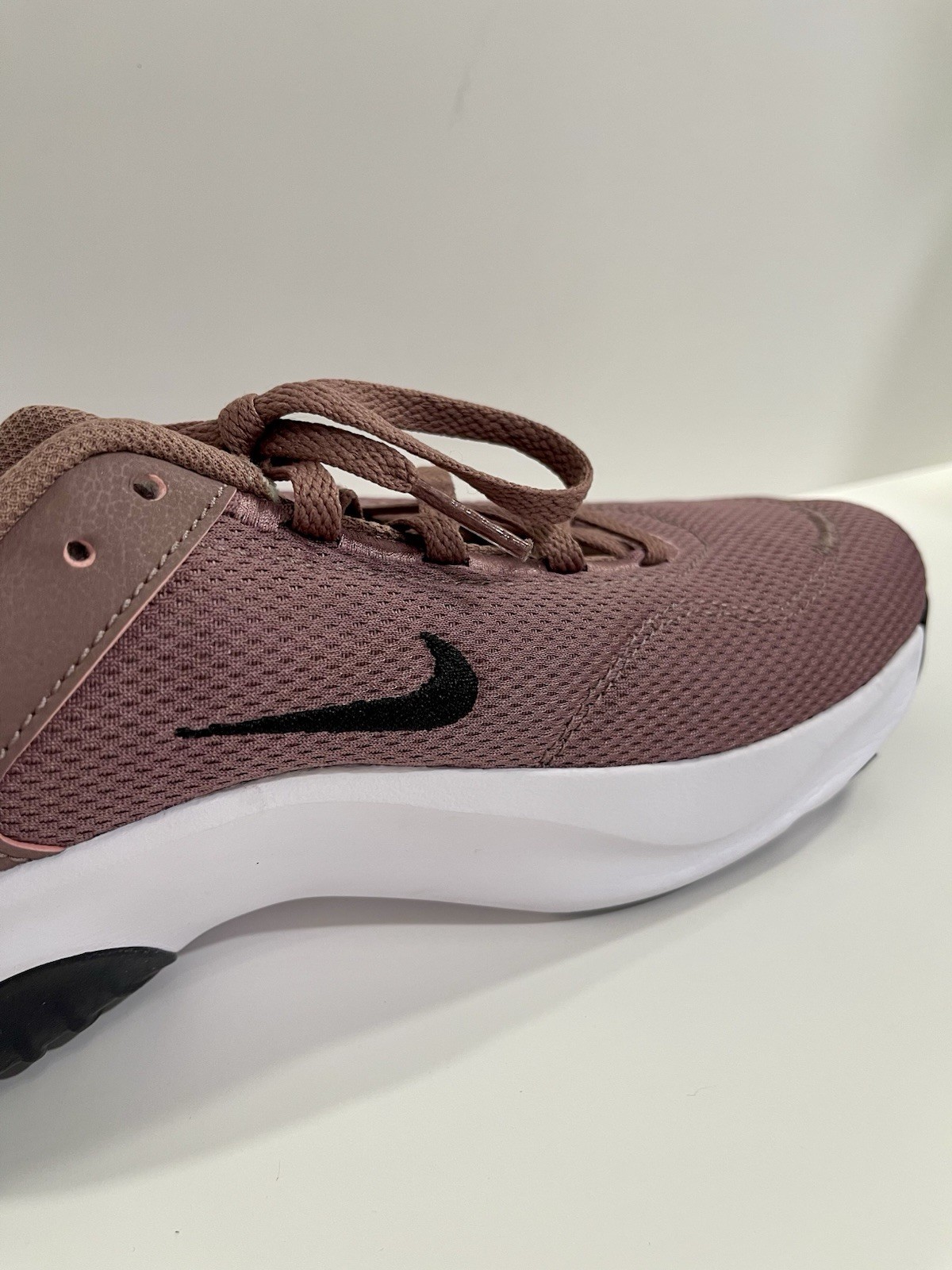 Nike Legend Essential 3 Mauve Training Shoes Men 10 / Women 11.5 DM1119-200