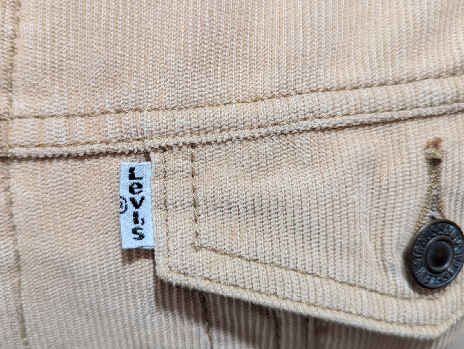 Levi’s White Tab Corduroy Sherpa Lined Trucker Jacket Beige Size L w/ Pockets