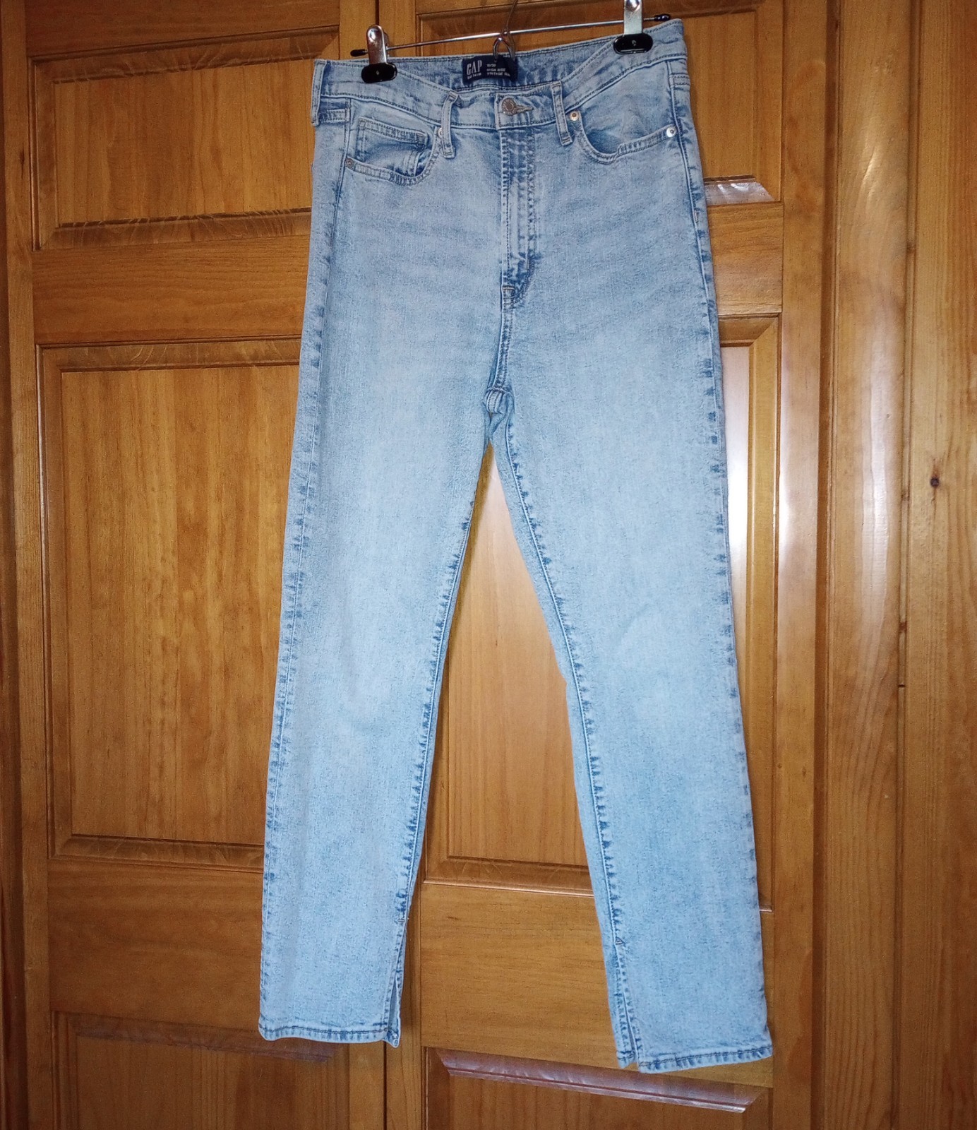 Gap Denim “Vintage” Look Jeans 5″ Ankle Slit Womens 31″ waist, 12″ rise, Lt Wash