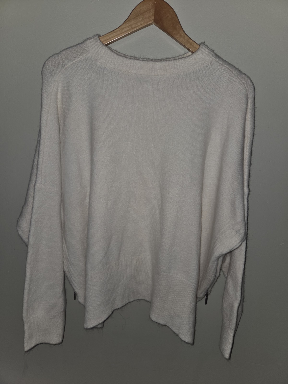 Top Shop Cream Color Long Sleeve Sweater with Zipper Sides Size Medium Pre Owned