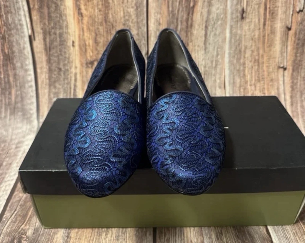 Never Worn Trotters French Blue Patterned Loafers Size 6.5W Item #PHK6953