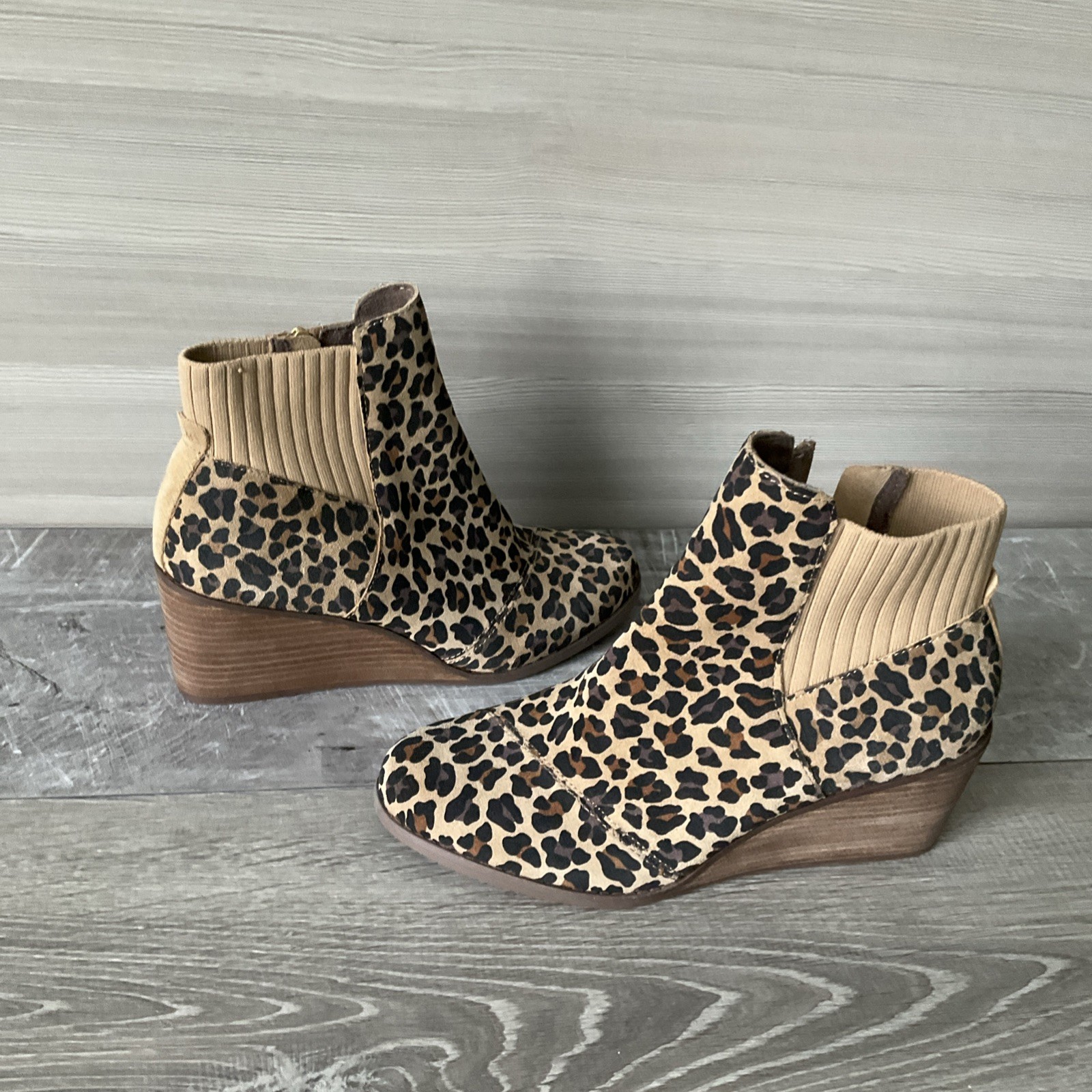 Toms Sadie Classic Leopard Print Suede Womens Sz 9 Zip Wedge Booties Ankle Boots