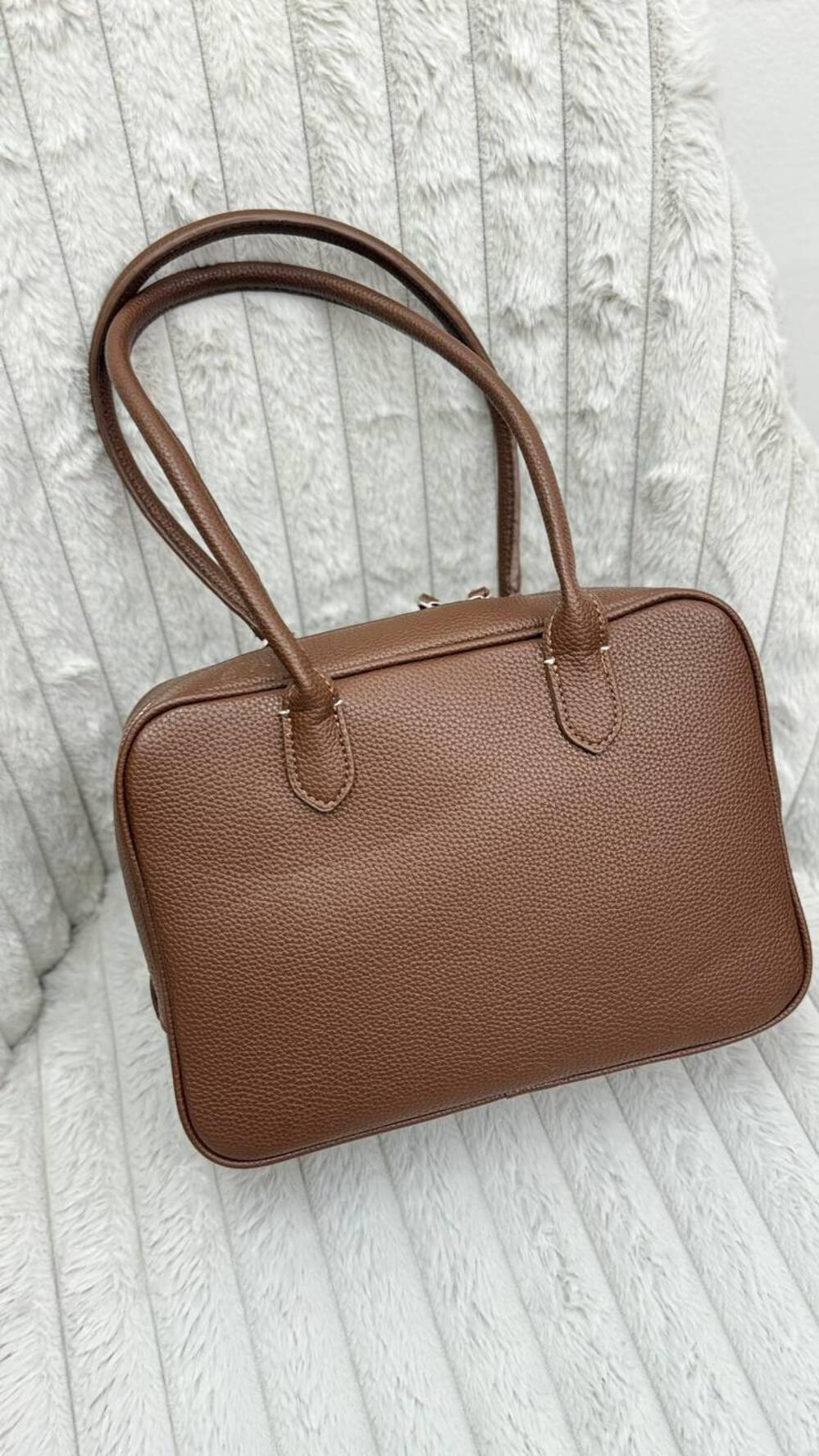 Elite Luxe Charm – Handbag with Premium Leather Embellishments