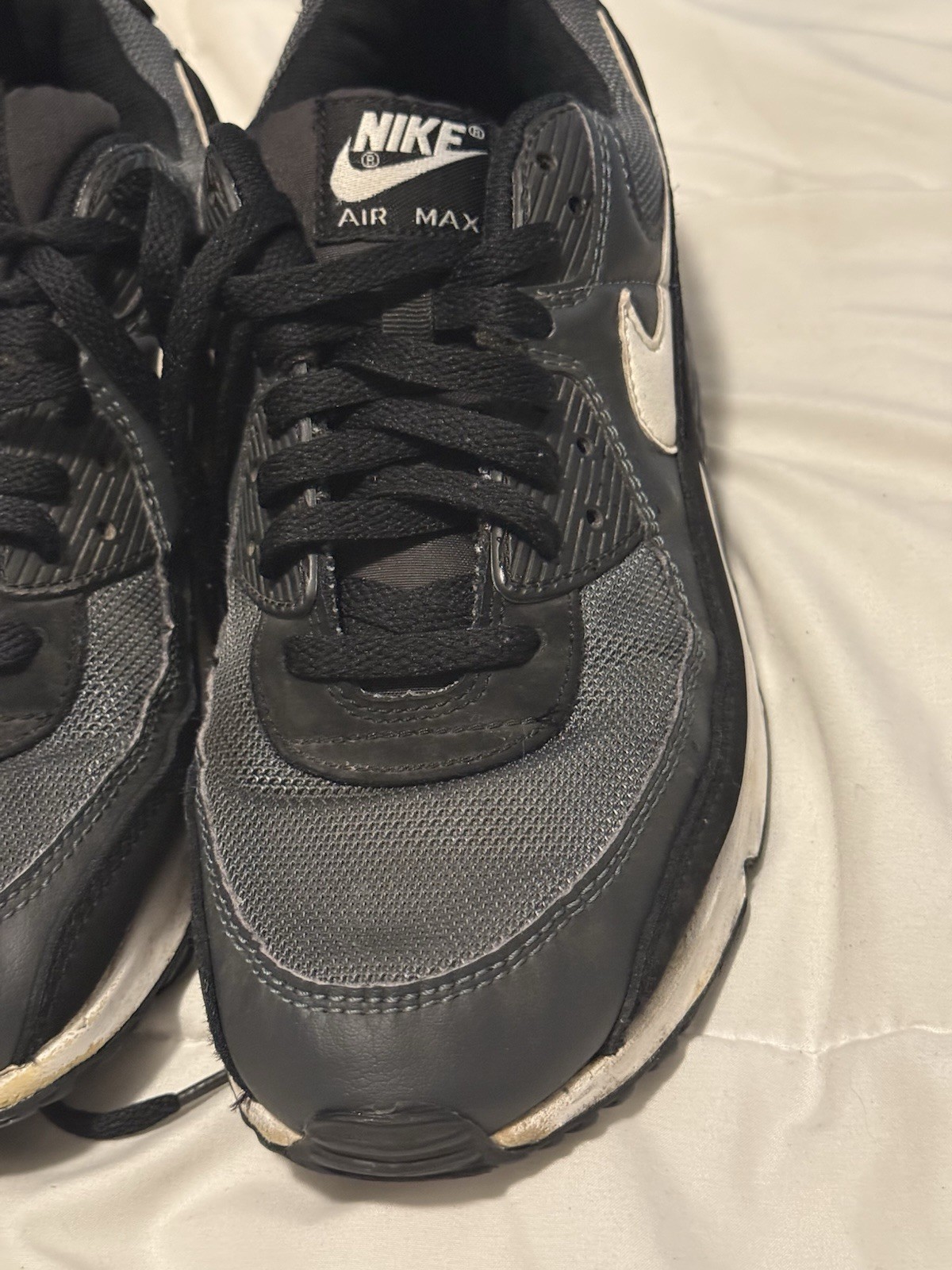 Nike Air Max Men’s Low Top Lace-Up Sneakers Black/Gray/White Rubber Sole