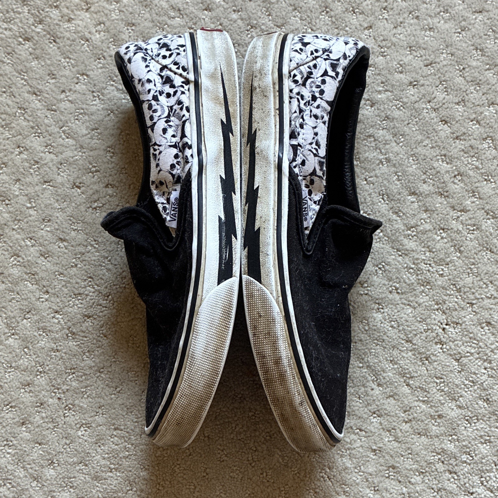 VANS Off The Wall Slip-On Canvas Shoes Black/White Skulls Sz 8 Wide