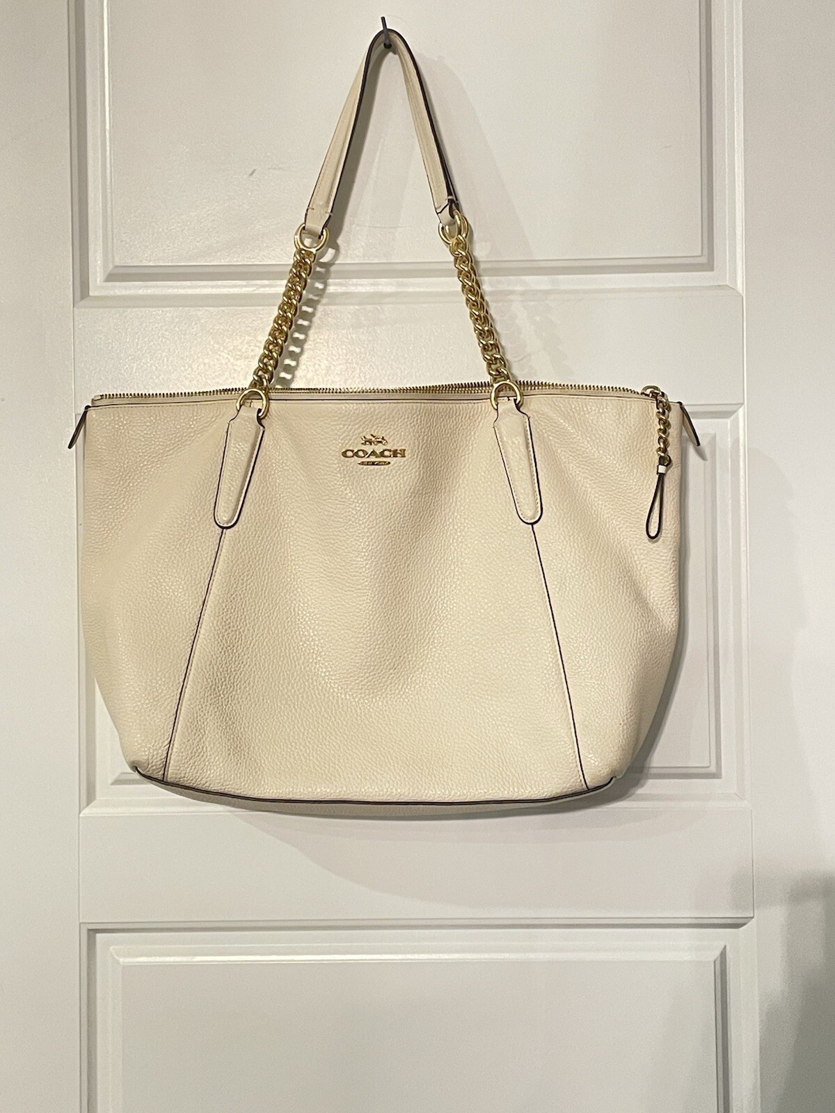 NWT Coach F87775 Ava Chain Tote in Pebble Leather Chalk/White