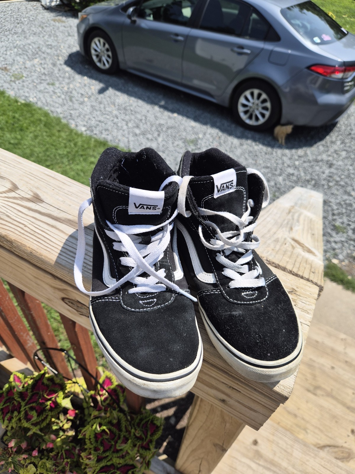 VANS Sk8-Hi Black/White High Top Lace-Up Suede Sneaker Unisex Kids US 5
