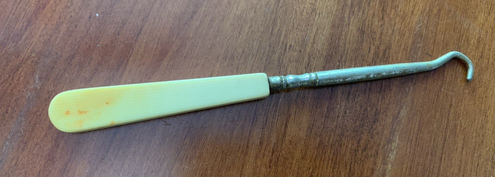 Vintage Button Hook 7″ Bakelite/Celluloid Handle [6-1