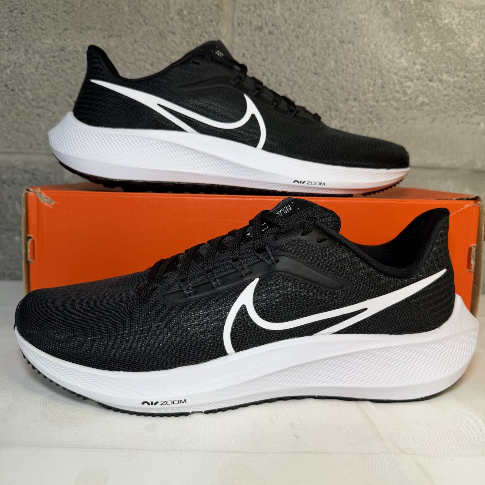 Nike Air Zoom Pegasus 39 Color Black /White DH4071-001 Men’s SIZE 9