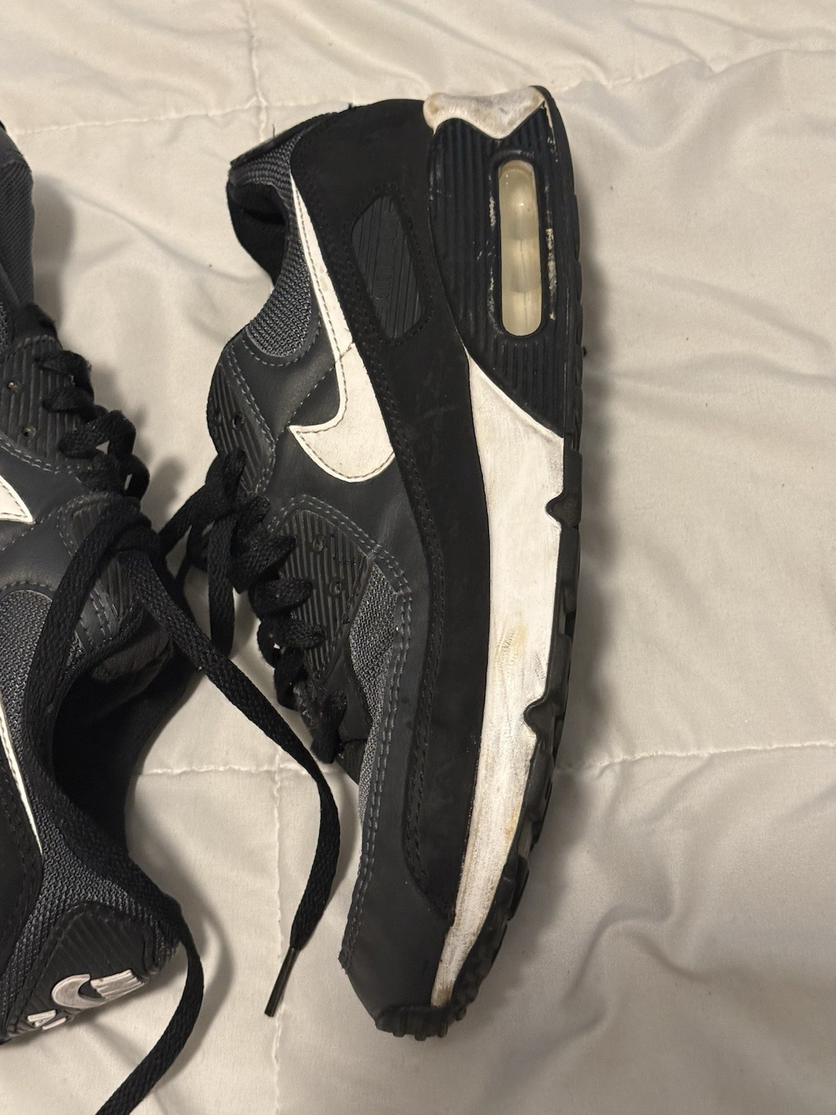 Nike Air Max Men’s Low Top Lace-Up Sneakers Black/Gray/White Rubber Sole