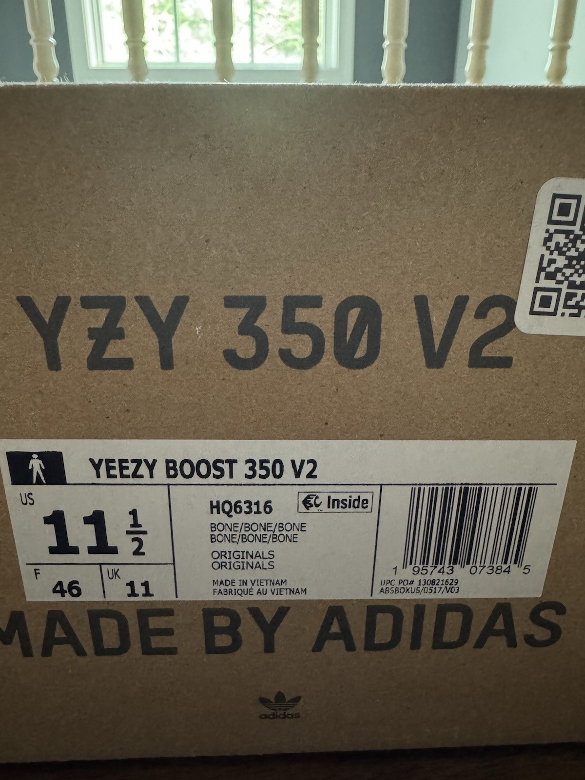 adidas Yeezy Boost 350 V2 Bone/Bone/Bone White Low Top Lace Up 2022 HQ6316