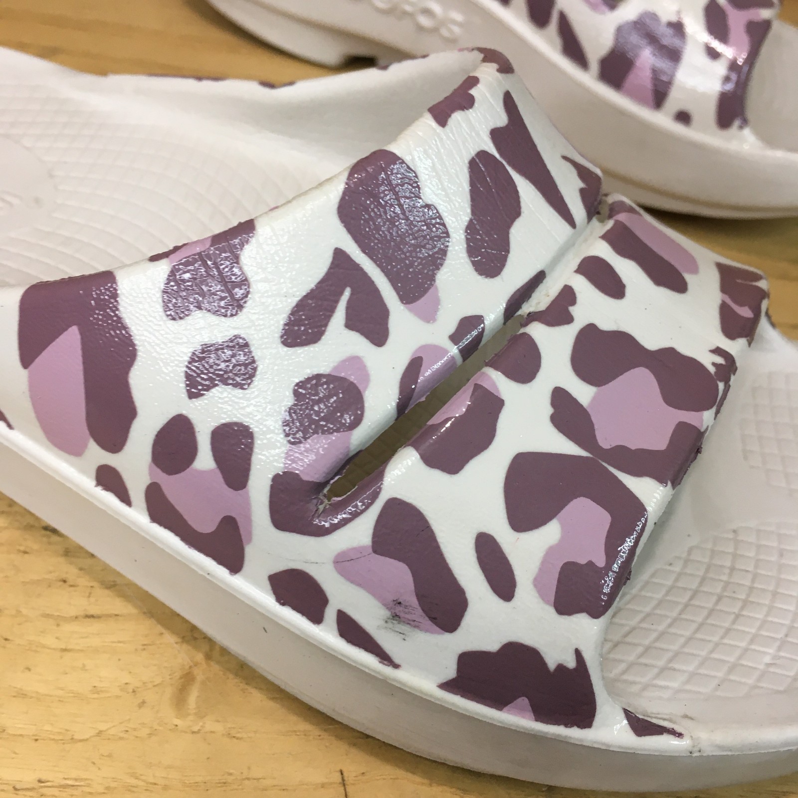 Oofos Ooahh Rose Leopard Comfort Sport Recovery Pink Slide Sandal Size W6 M4
