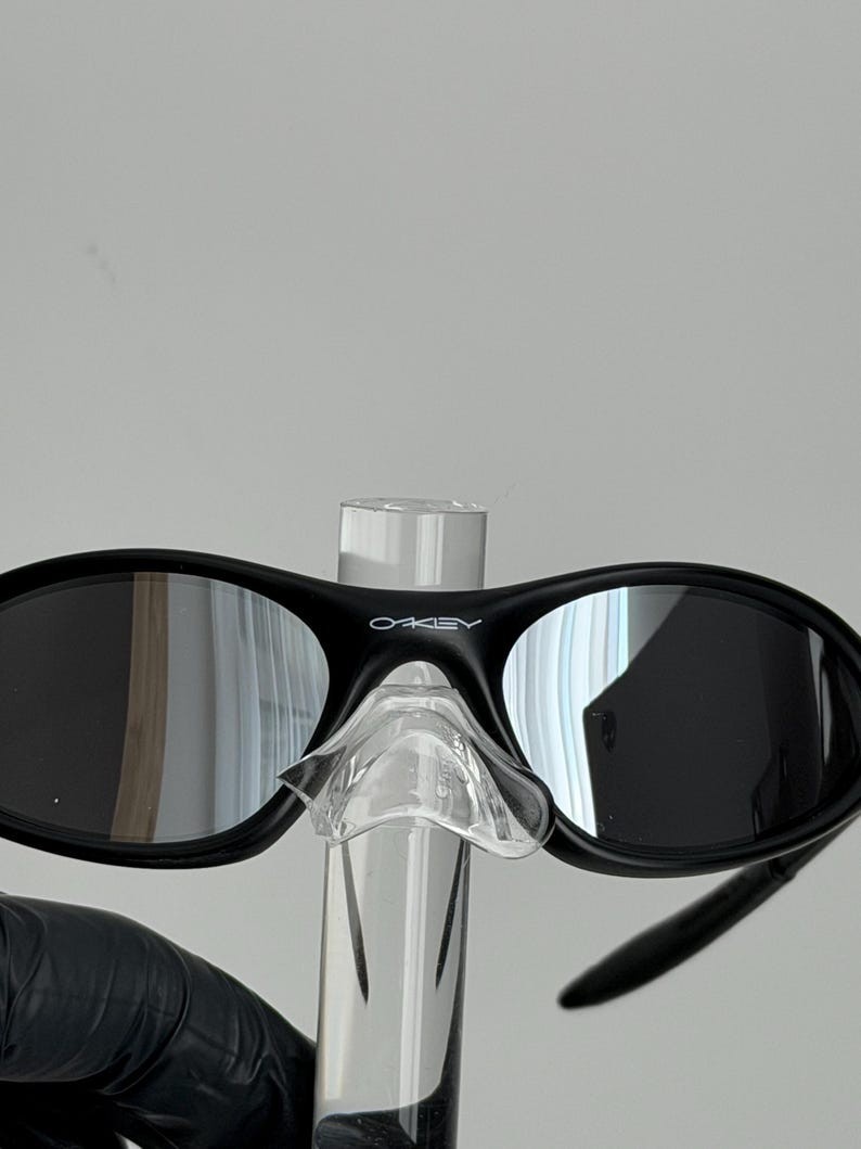 Oakley Minute 1.0 Sunglasses Black Frame Silver Lens Y2K Retro