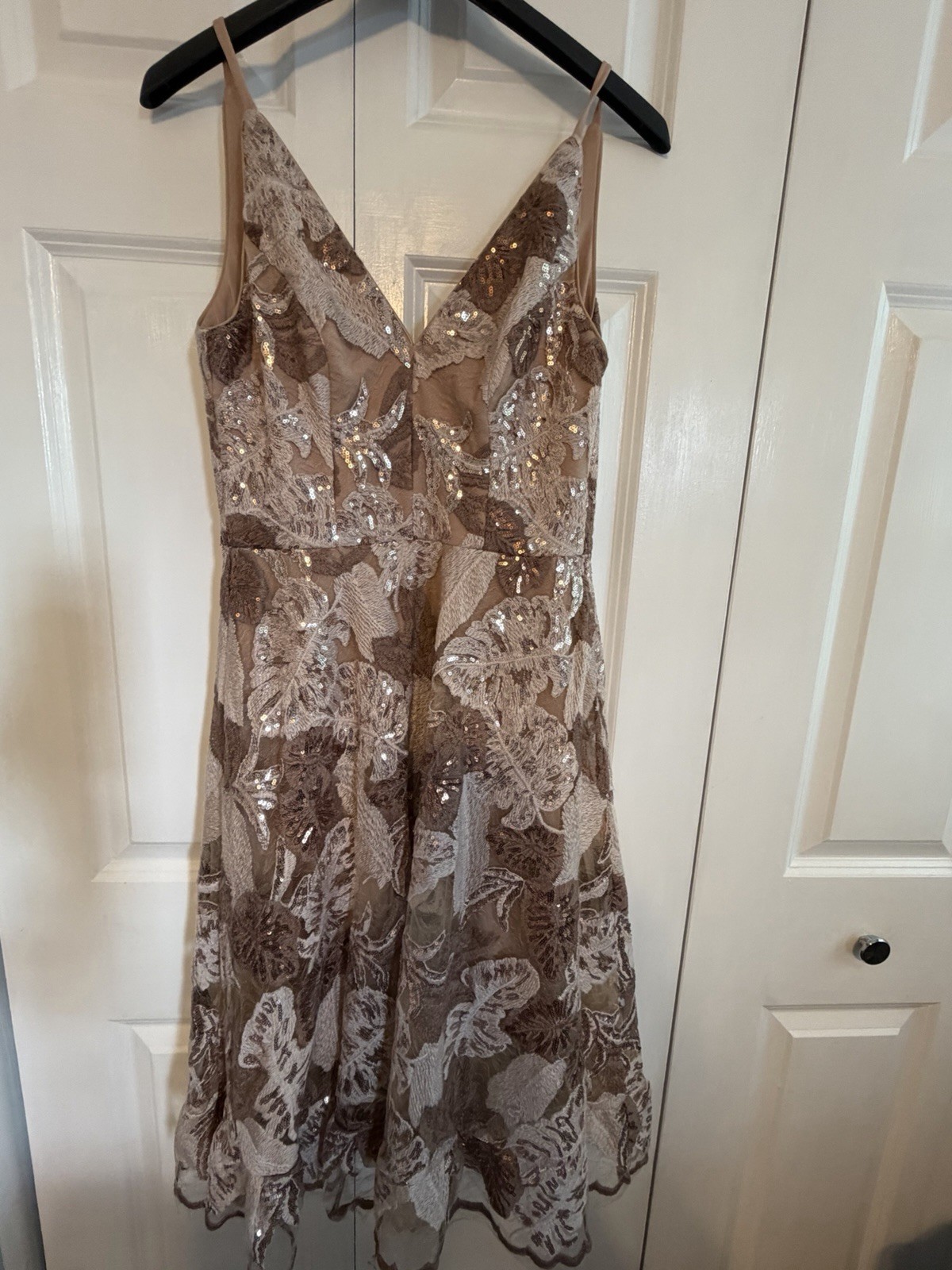 Dress The Population XS Beige/Brown Sequin Lace Floral V-Neck Lined Zip Dress
