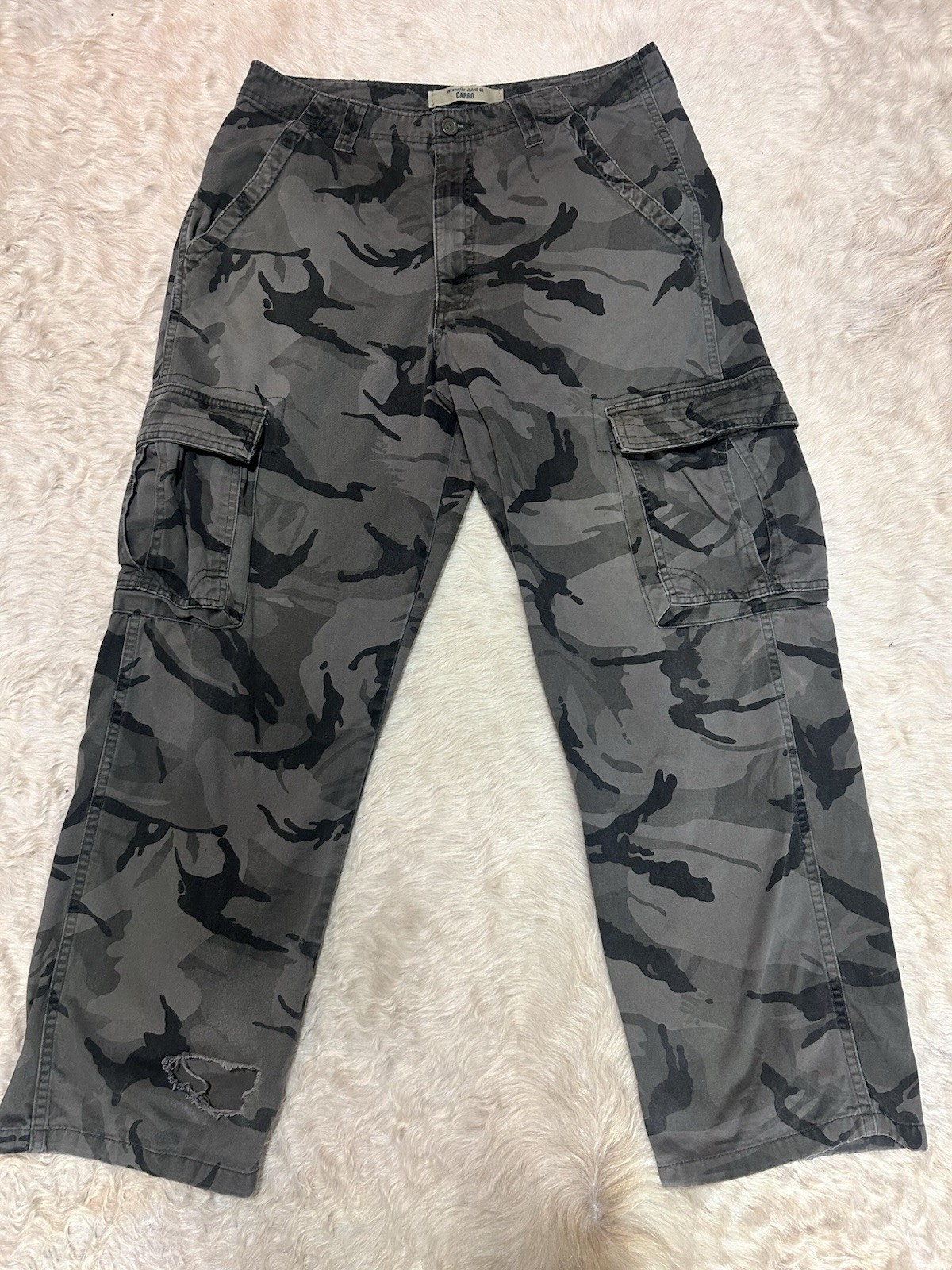 Wrangler Cargo Camo Distressed