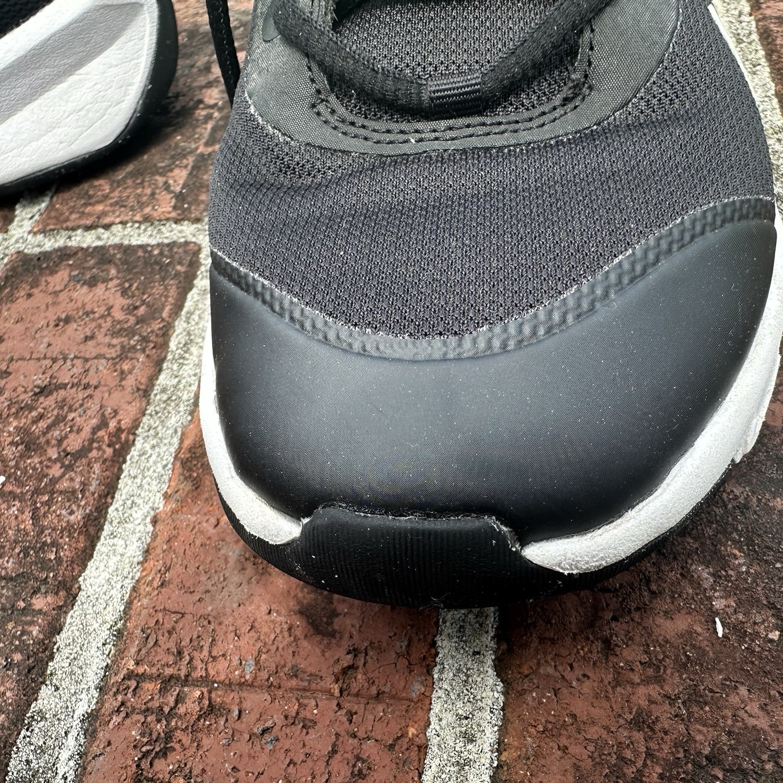Nike DM9027-002 Unisex Kids Athletic Sneaker Black/White Lace Up Sz 4Y