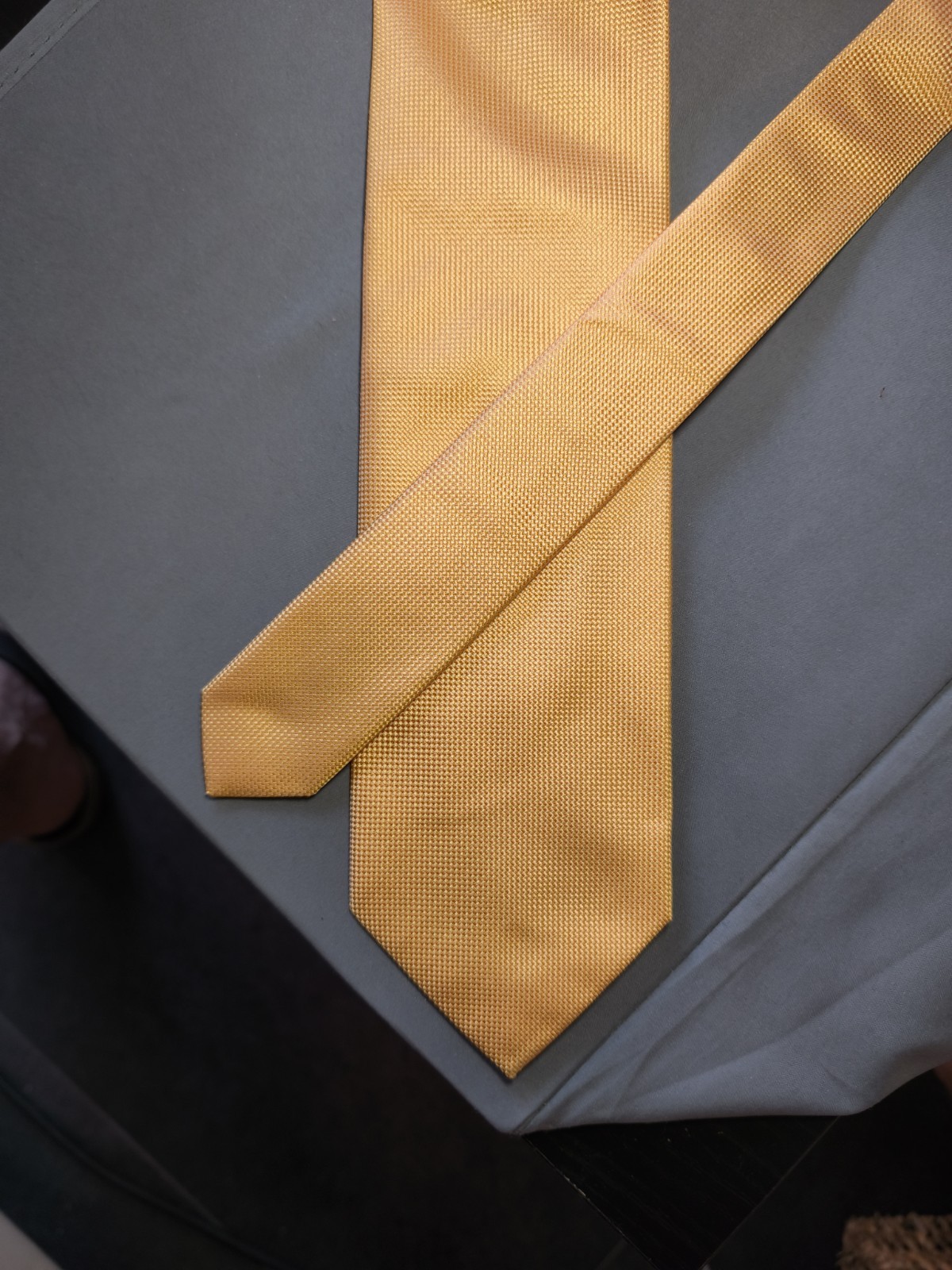 Les Copains – Yellow Solid Color Silk Tie Made in Italy