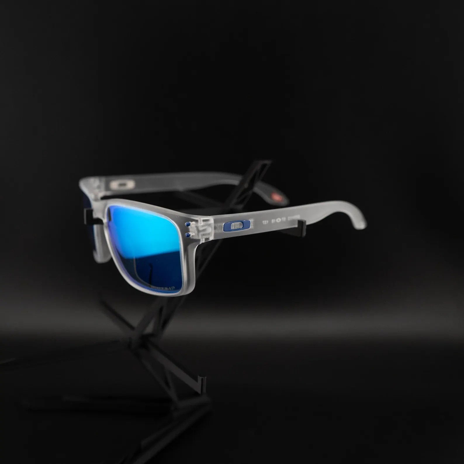 Oakley Holbrook Sunglasses: White / Blue Polarized UV400