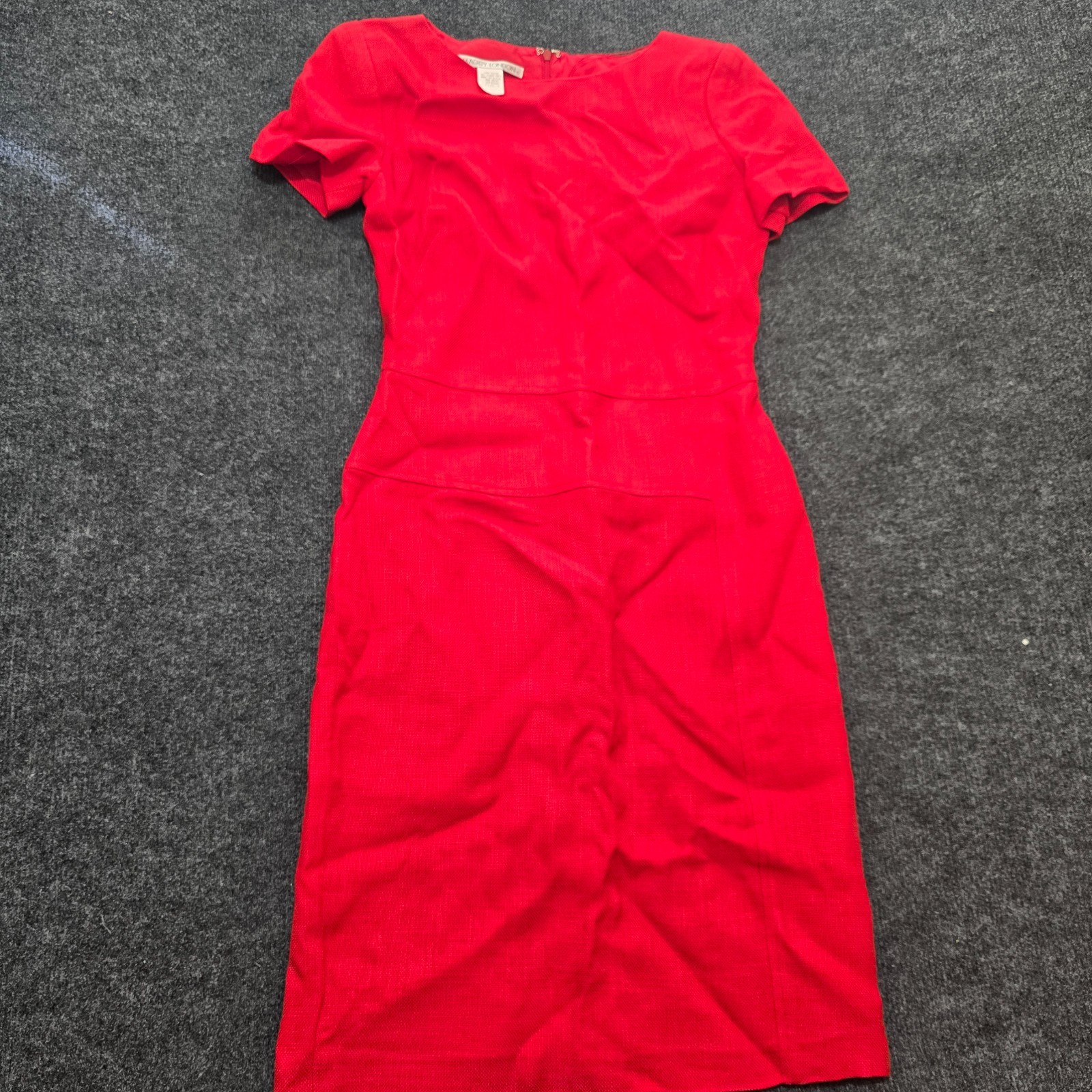 Maggy London Red Textured Sheath Dress Size 4 • Short Sleeve • Knee Length