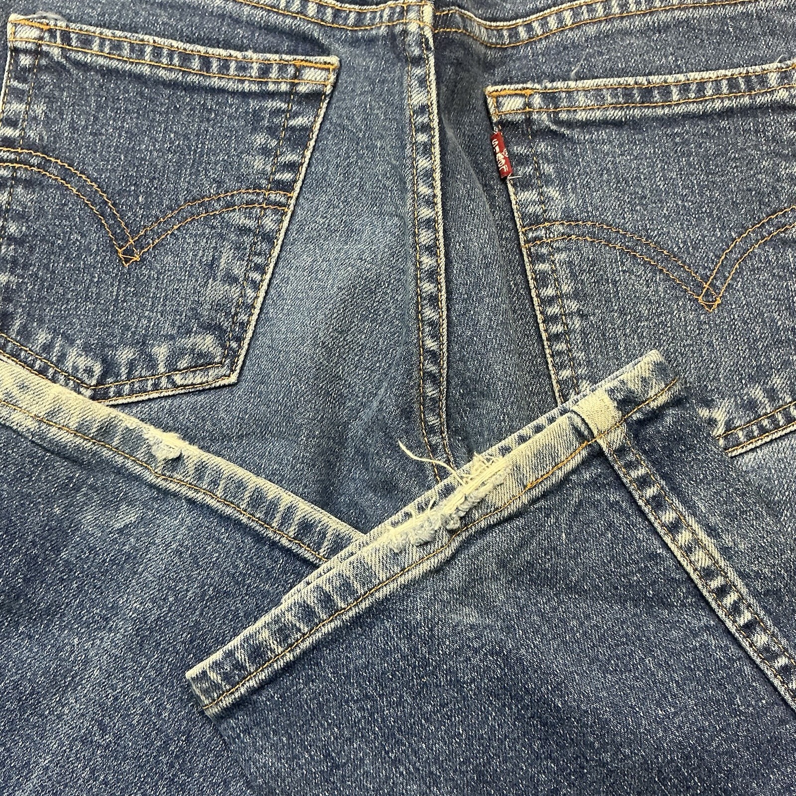 Vintage Levi’s 517 boot cut slim fit medium wash jeans 28×32 Guatemala