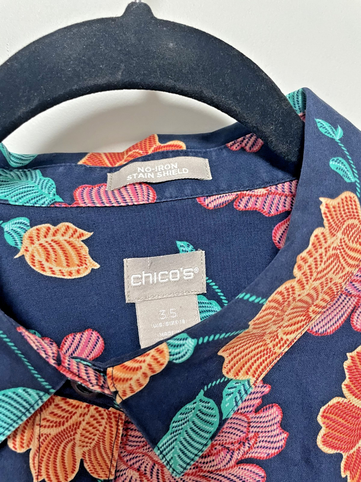 Chico’s Women’s Blouse Top Size 3.5 (18) Floral Navy Shirt No Iron Stain Shield