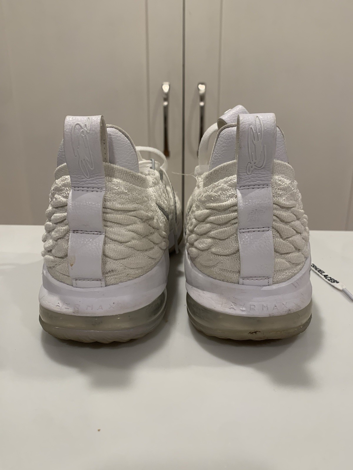 Nike Lebron XV low metallic silver-white in very good condition