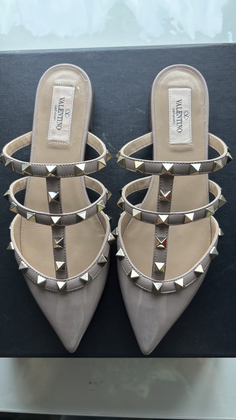 Excellent Condition Valentino Garavani Rockstud Mule In Size 35 Nude Beige