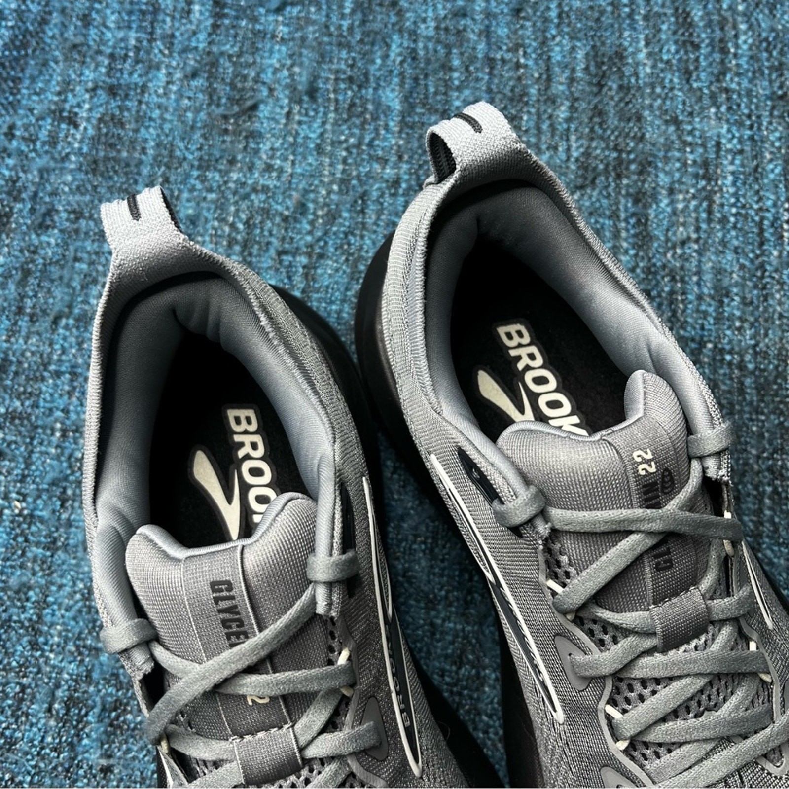 Brooks Glycerin 22 Running Shoes in Primer Grey Ebony Men’s Size 9.5 WIDE 2E