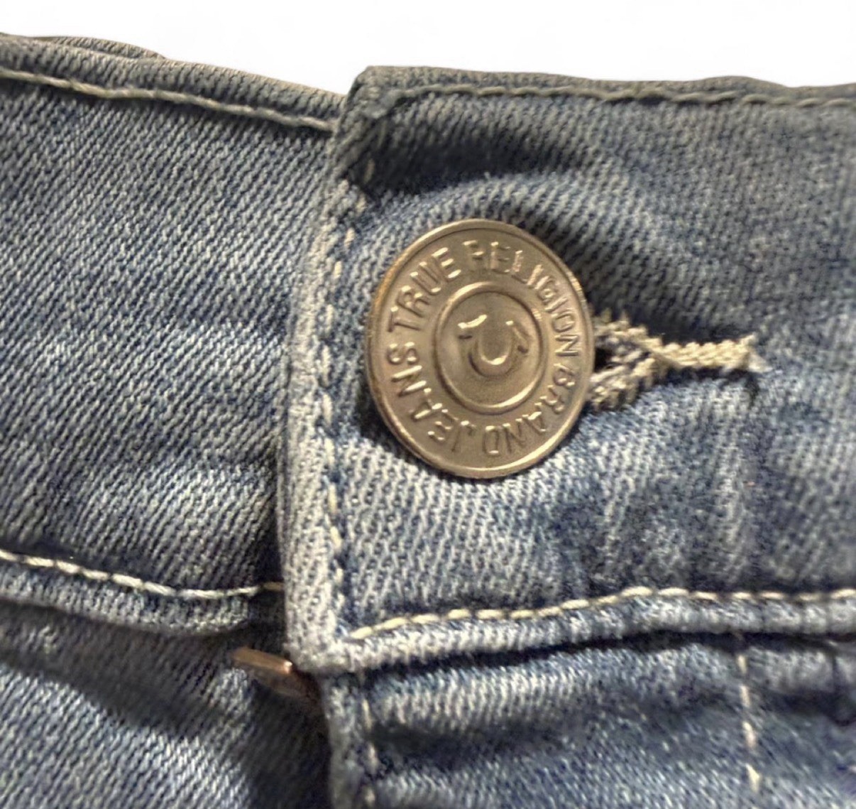 True Religion Men’s Relaxed Slim Straight Light Wash Faded Denim Jeans 32
